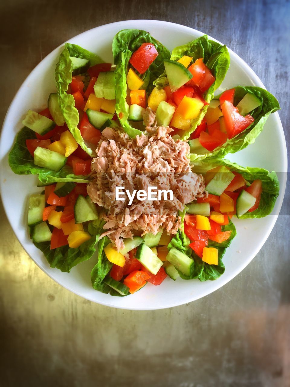 CLOSE-UP OF SALAD IN PLATE