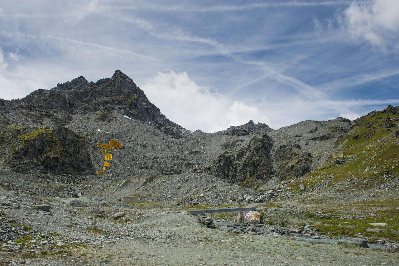 SCENIC VIEW OF ROCKY MOUNTAINS AGAINST SKY