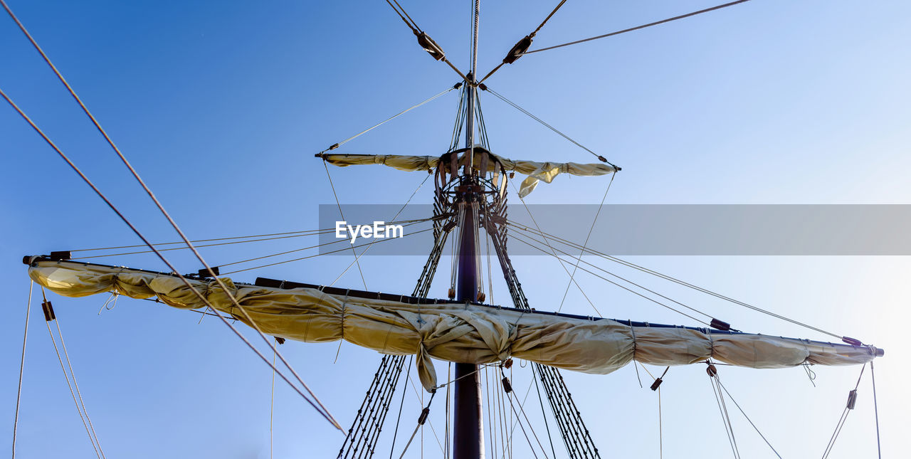 LOW ANGLE VIEW OF SAILBOAT AGAINST CLEAR BLUE SKY