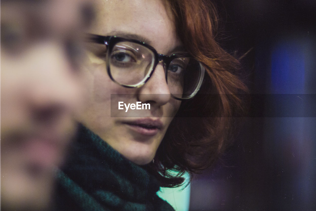 CLOSE-UP PORTRAIT OF YOUNG WOMAN WITH EYEGLASSES