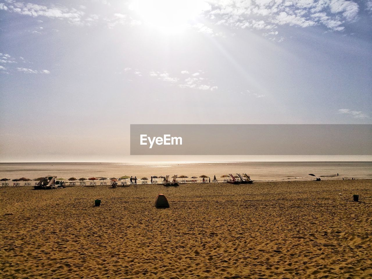 SCENIC VIEW OF BEACH ON SUNNY DAY