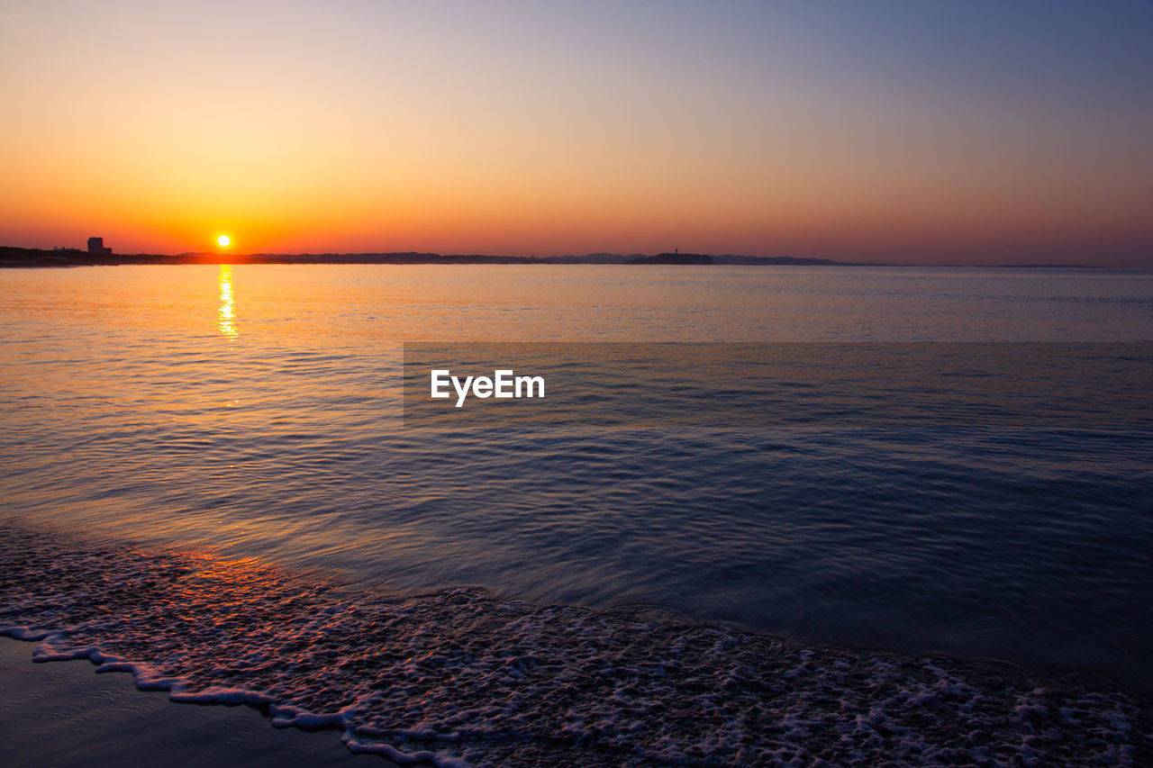 SCENIC VIEW OF SEA AGAINST ORANGE SKY