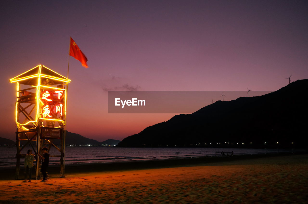 Illuminated lifeguard tower overlooking nan'ao bay, on xiachuan island.