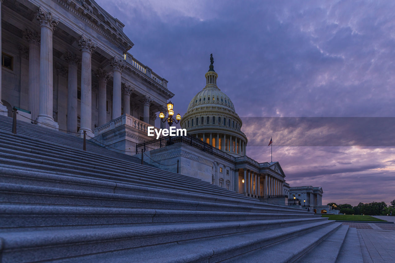 United states capitol building in washington dc at blue hour