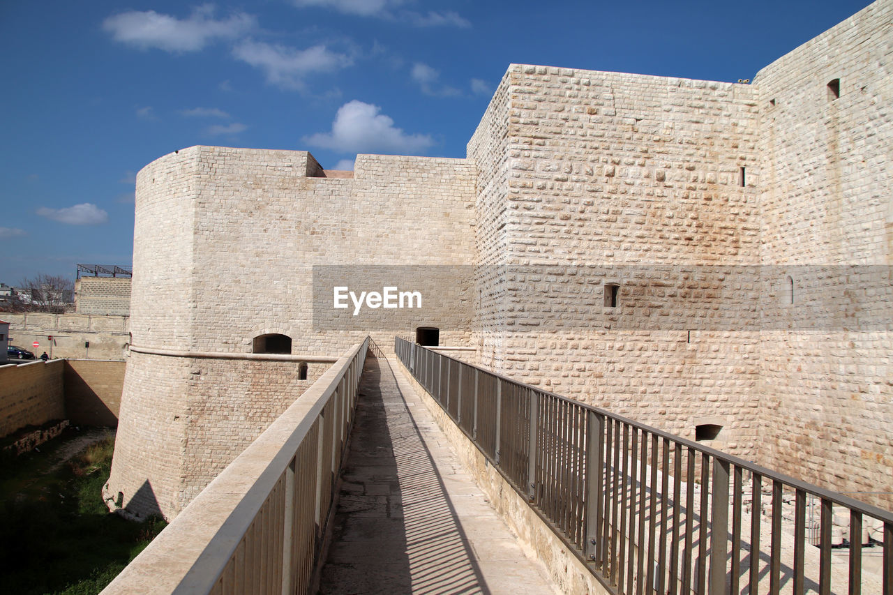 architecture, built structure, building exterior, sky, travel destinations, nature, travel, city, building, history, tourism, the past, no people, wall, outdoors, cloud, day, railing, fort, sunlight, sunny
