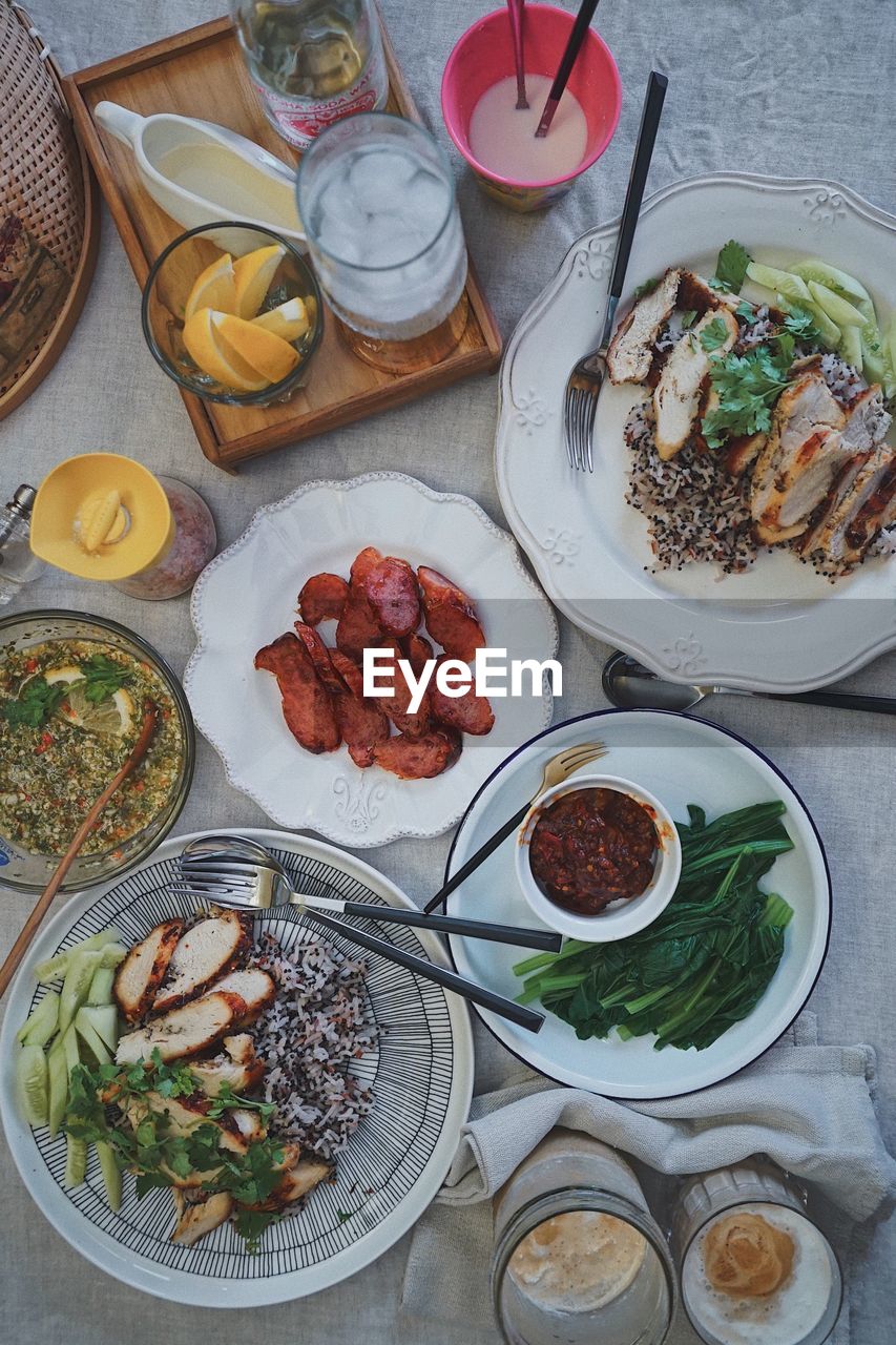 HIGH ANGLE VIEW OF FOOD SERVED IN PLATE