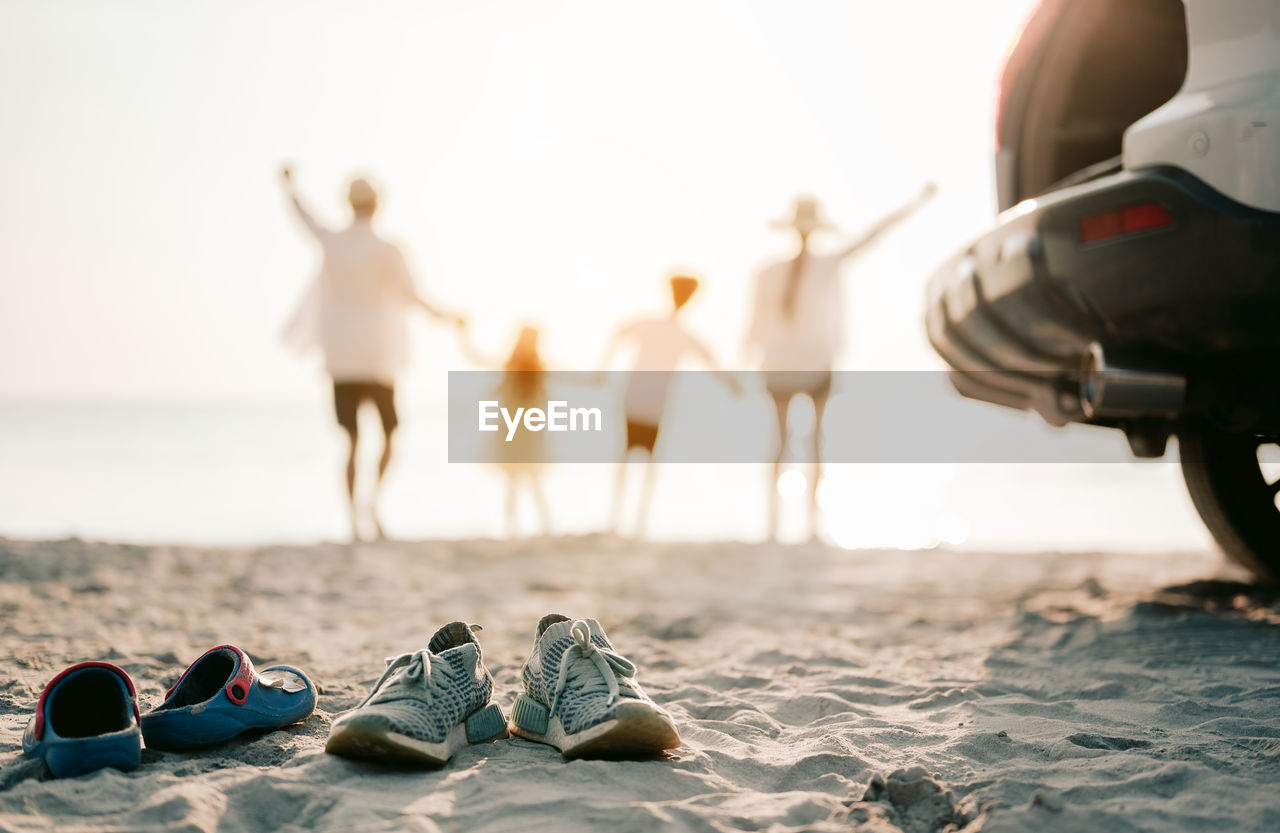 GROUP OF PEOPLE AT BEACH