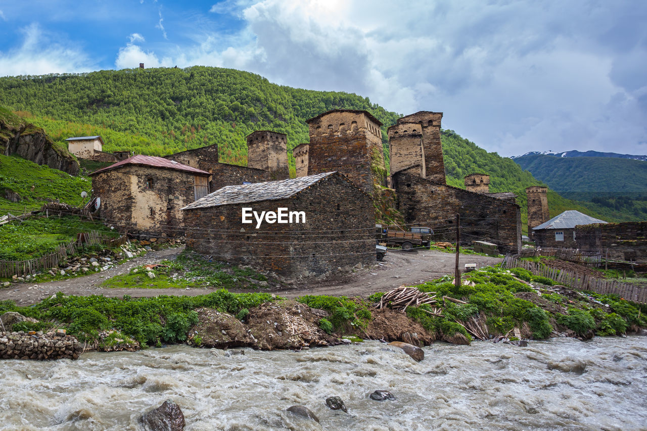 OLD RUINS OF BUILDING AGAINST CLOUDY SKY