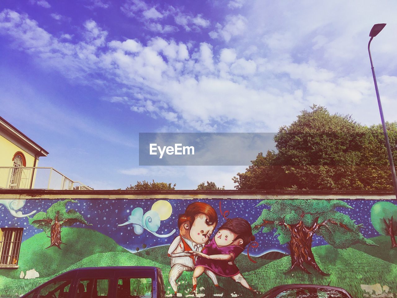 LOW ANGLE VIEW OF PATTERNED WALL AGAINST SKY