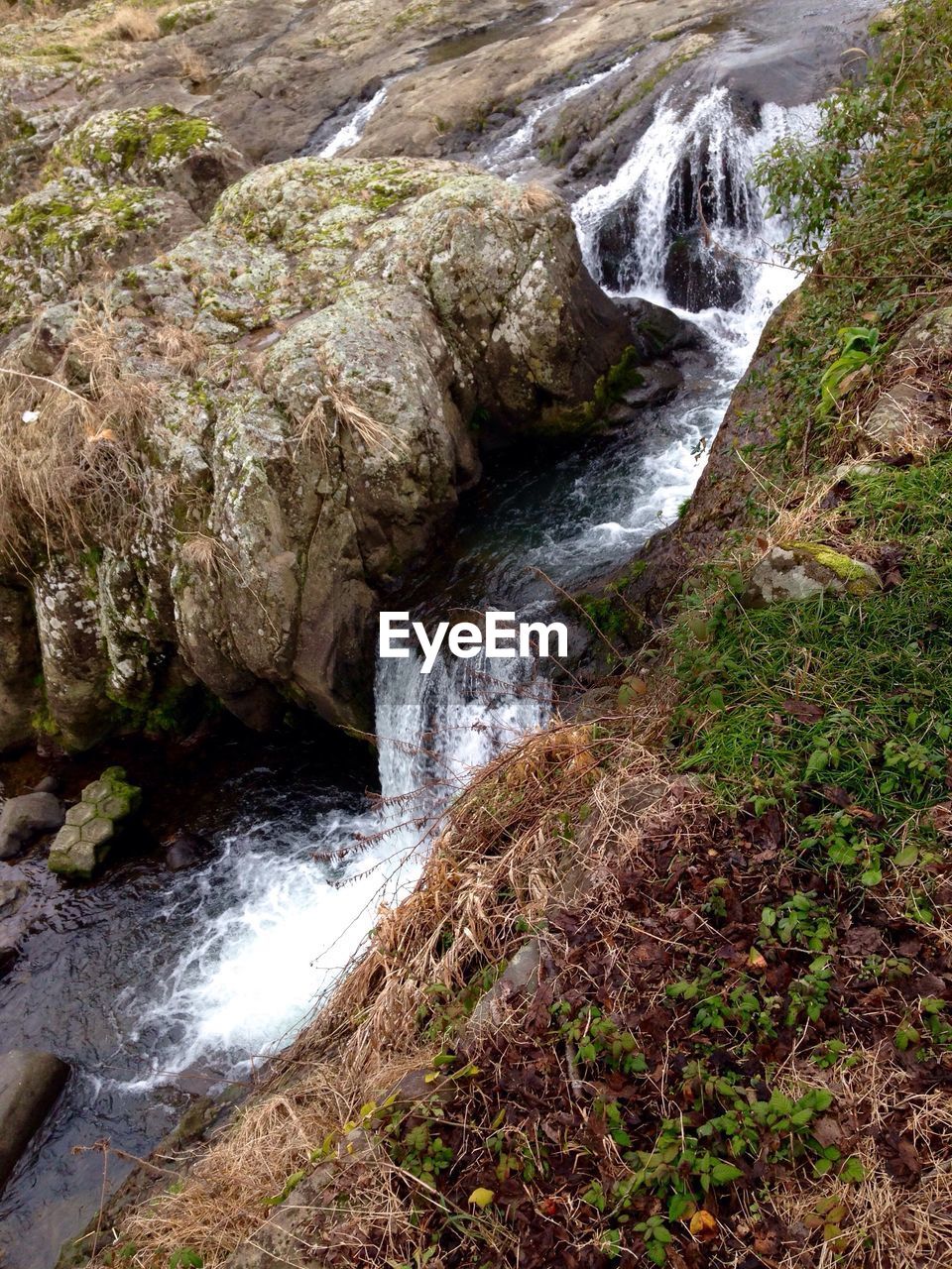 CLOSE-UP OF STREAM AMIDST ROCKS