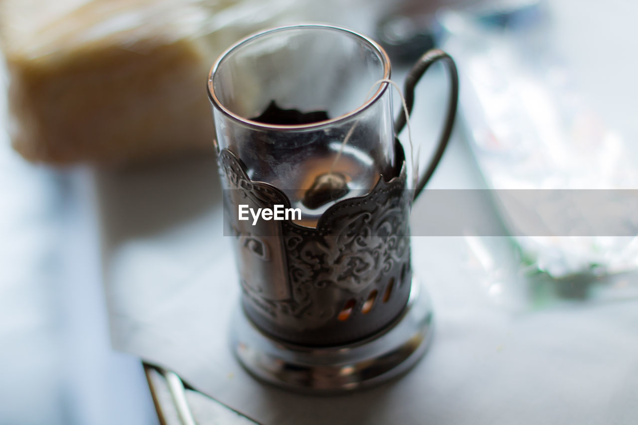 CLOSE-UP OF TEA ON TABLE