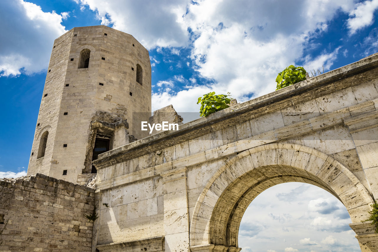 LOW ANGLE VIEW OF CASTLE AGAINST CLOUDY SKY