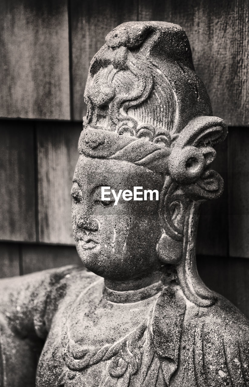 CLOSE-UP OF BUDDHA STATUE OUTDOORS