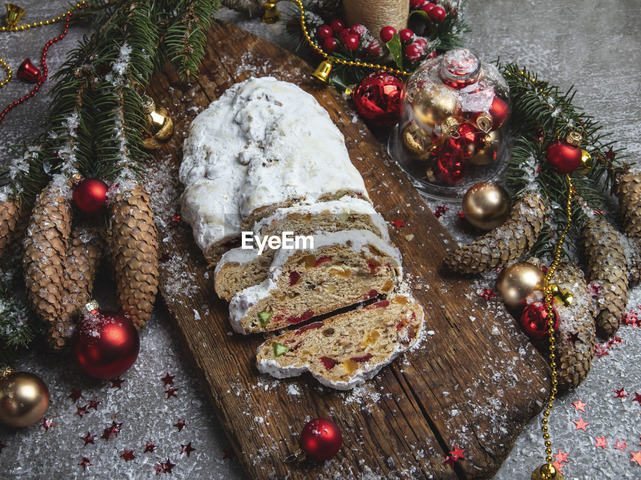 HIGH ANGLE VIEW OF CHRISTMAS ORNAMENT ON TABLE