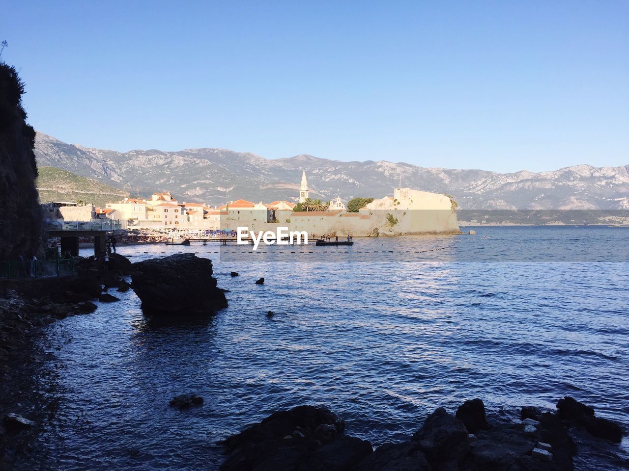 VIEW OF SEA AGAINST CLEAR SKY