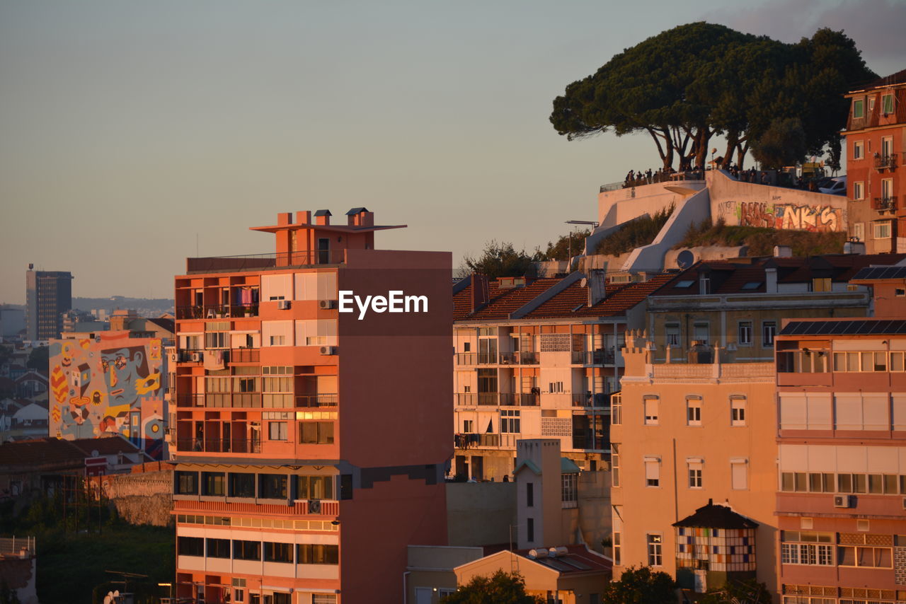 VIEW OF RESIDENTIAL BUILDINGS AGAINST SKY