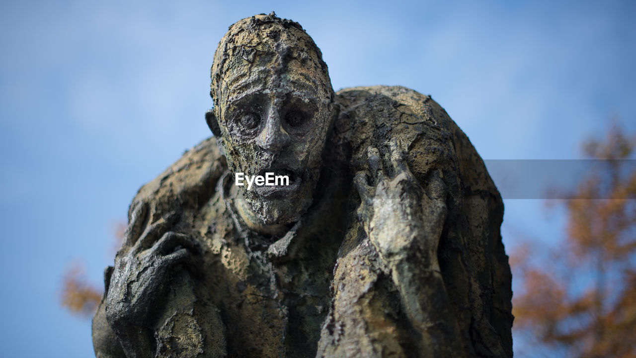 LOW ANGLE VIEW OF STATUE