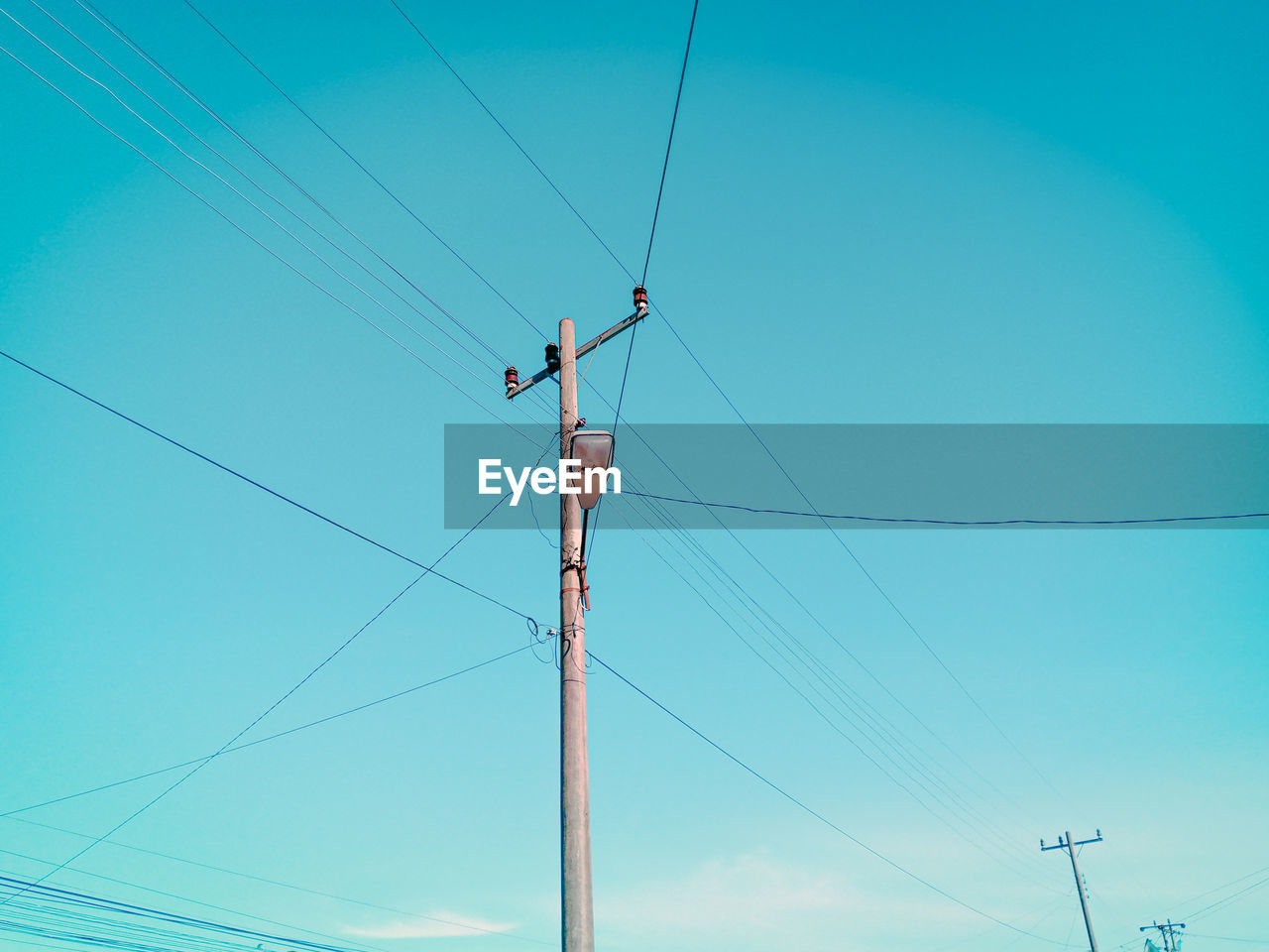 LOW ANGLE VIEW OF ELECTRICITY PYLON AGAINST SKY