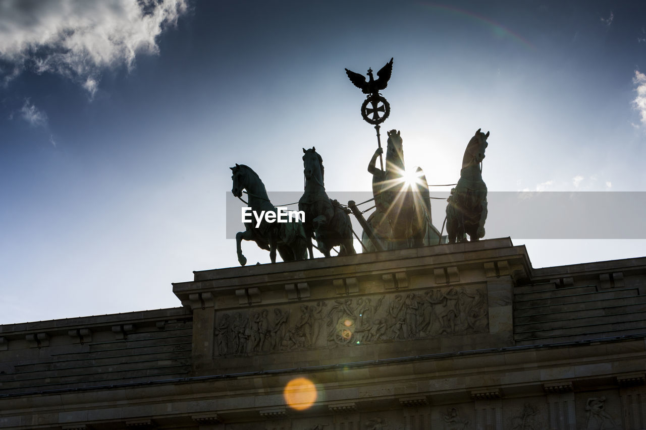 LOW ANGLE VIEW OF SCULPTURE AGAINST SKY