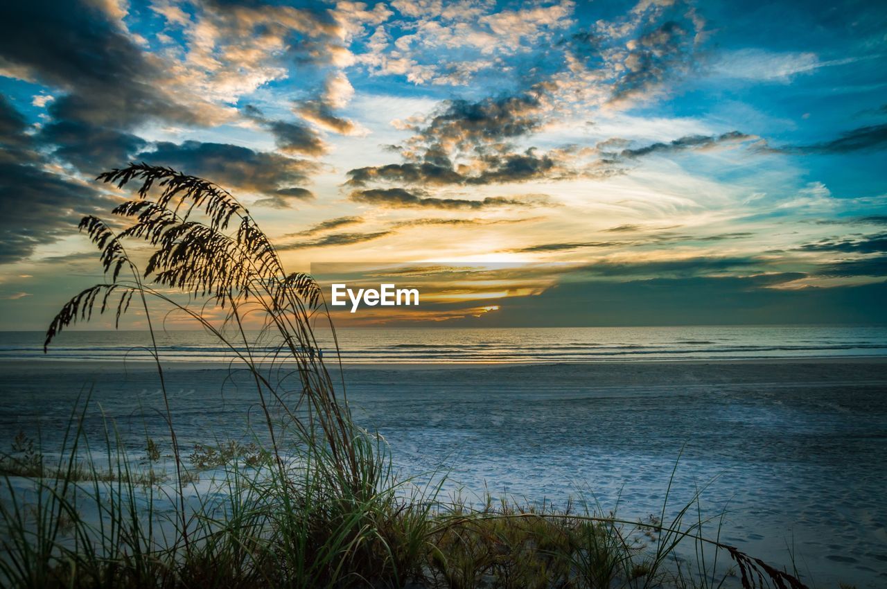 VIEW OF SEA AGAINST CLOUDY SKY