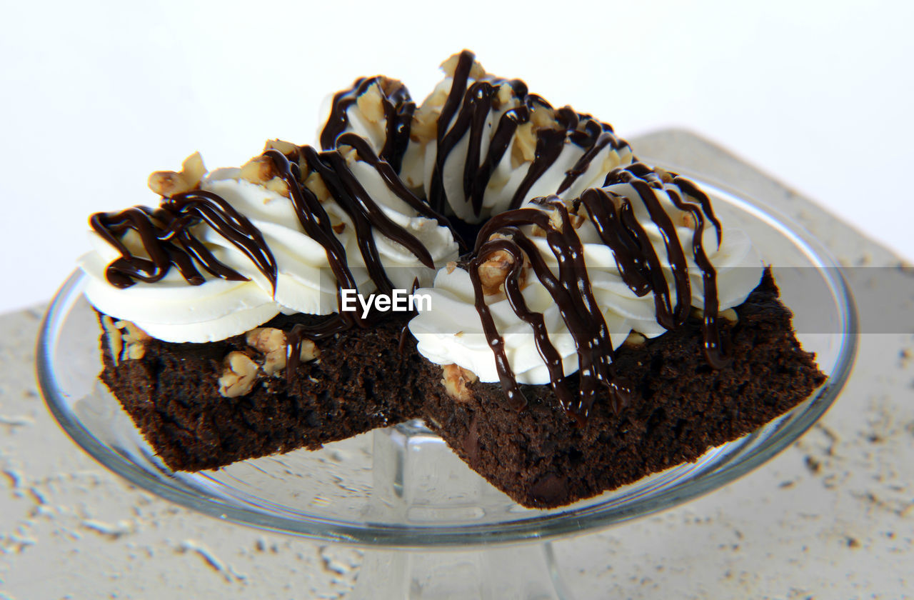 CLOSE-UP OF CAKE IN PLATE