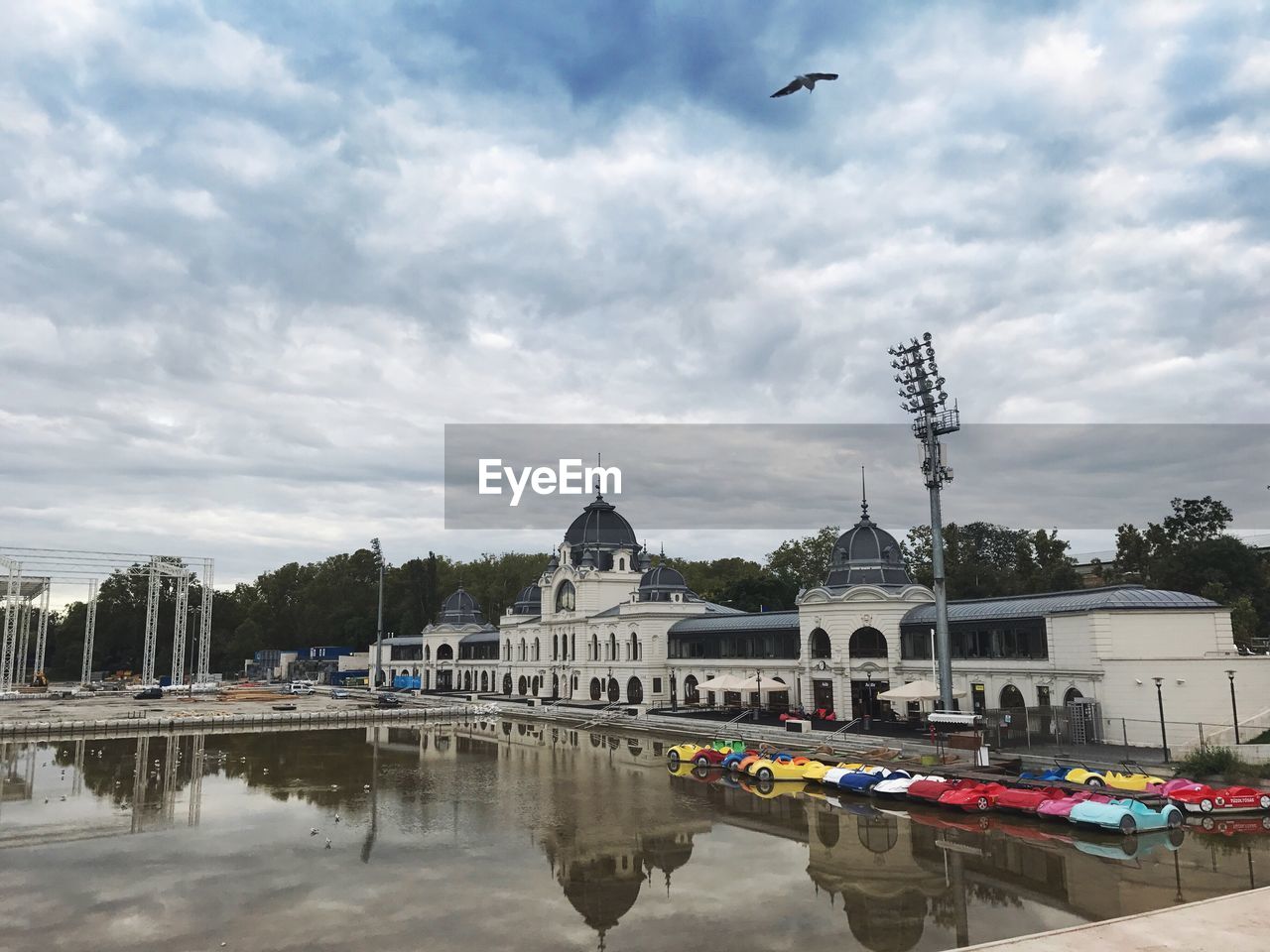 VIEW OF MOSQUE AGAINST SKY