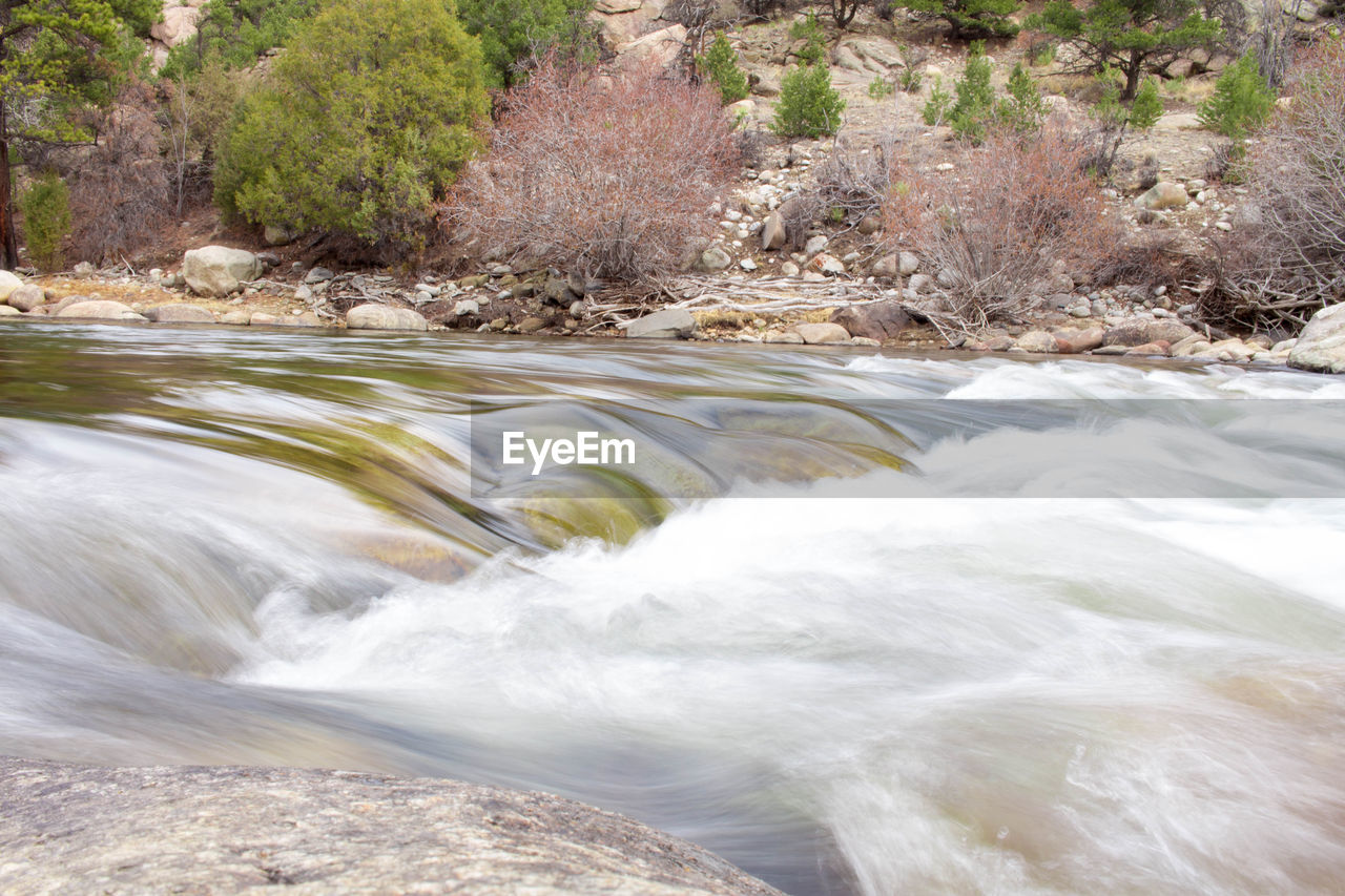 SCENIC VIEW OF STREAM FLOWING WATER IN PARK