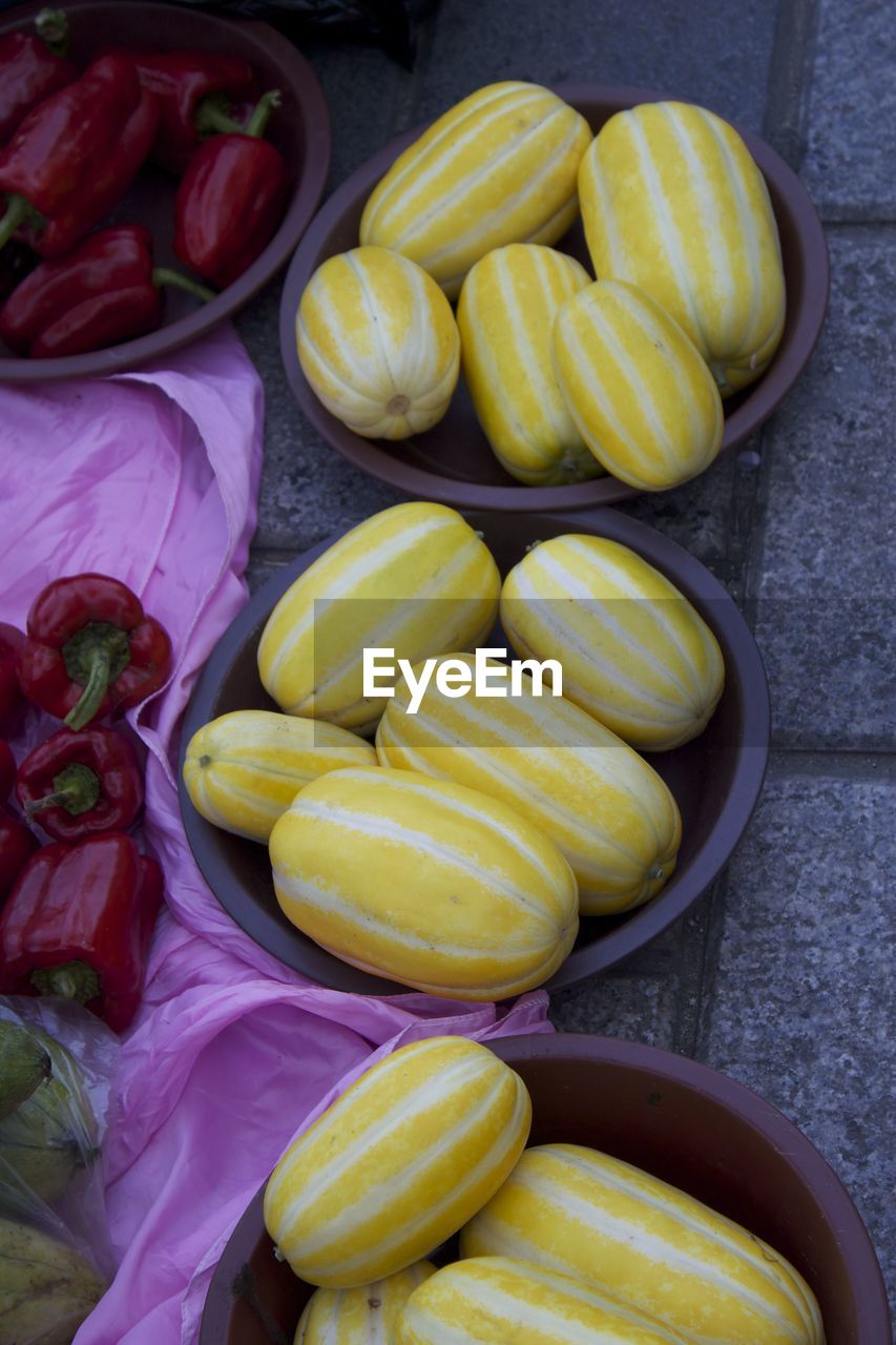 HIGH ANGLE VIEW OF YELLOW VEGETABLES IN TRAY