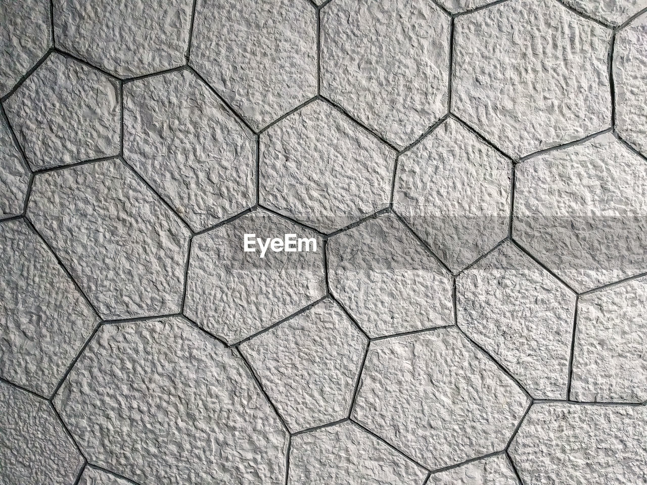 FULL FRAME SHOT OF PATTERNED WALL
