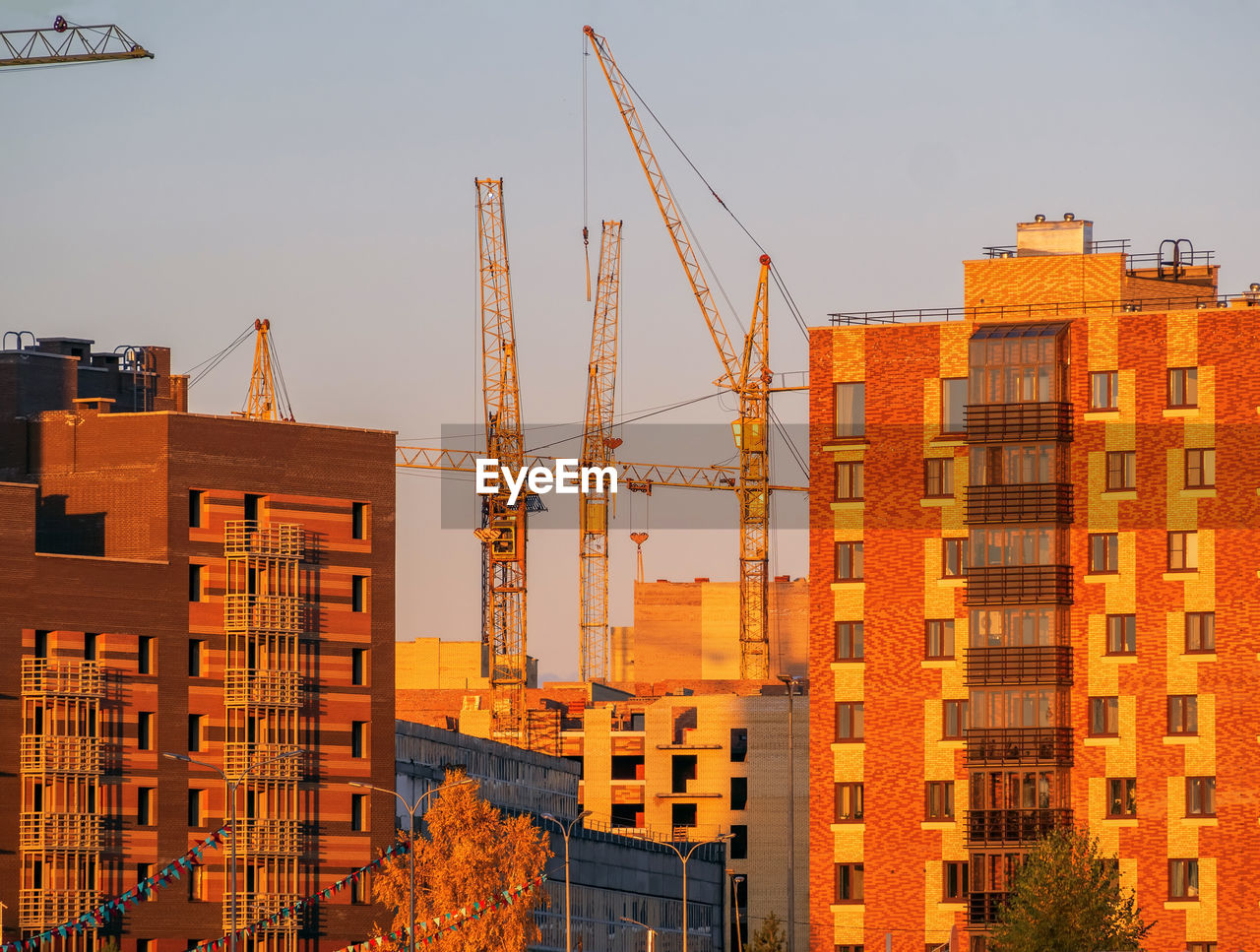 Construction of a skyscraper in an urban environment. construction industry. evening photo.