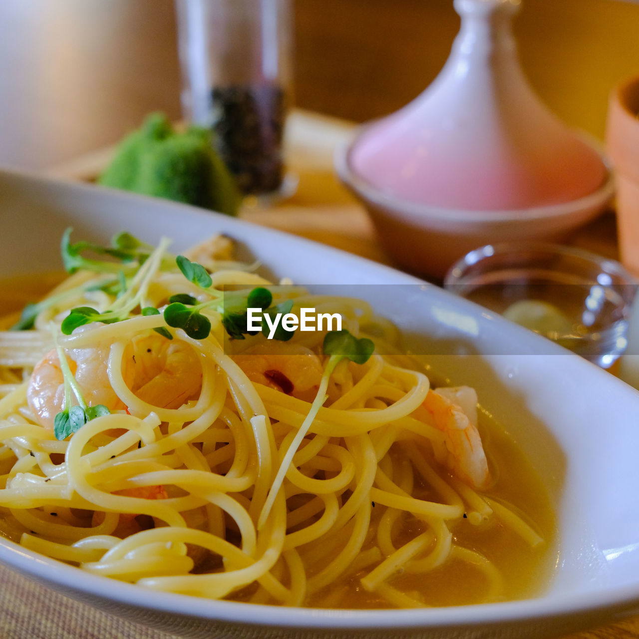 CLOSE-UP OF PASTA IN BOWL