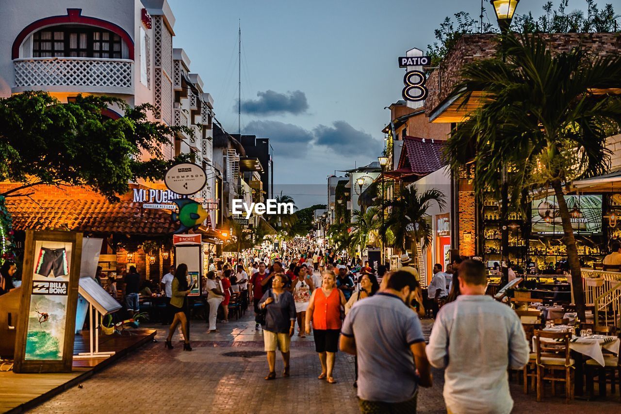 PEOPLE ON SIDEWALK IN CITY