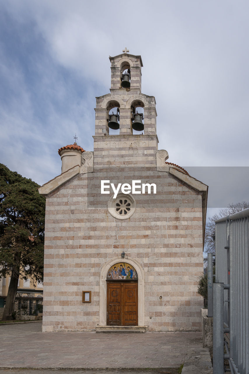 architecture, building exterior, built structure, building, religion, place of worship, sky, tower, belief, history, the past, nature, spirituality, travel destinations, no people, clock, cloud, time, town, outdoors, clock tower, bell tower, day, city, travel, landmark, facade, old