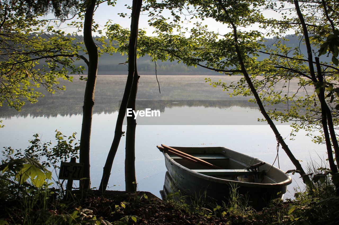 BOAT MOORED ON LAKE