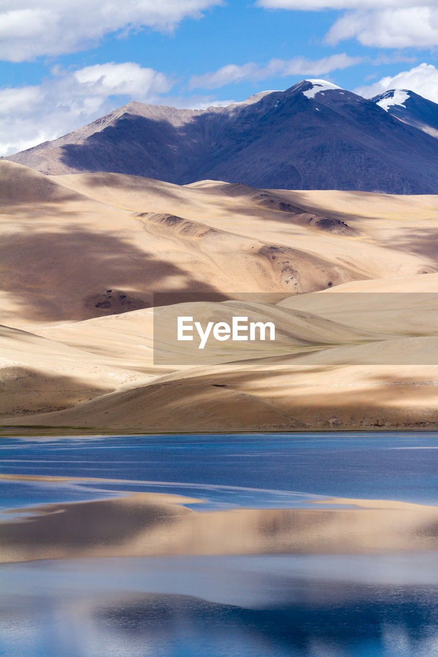 Tso moriri mountain lake panorama with mountains and blue sky reflections in the lake