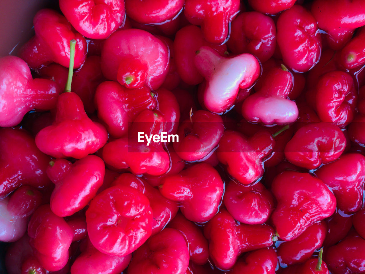 FULL FRAME SHOT OF RED STRAWBERRIES