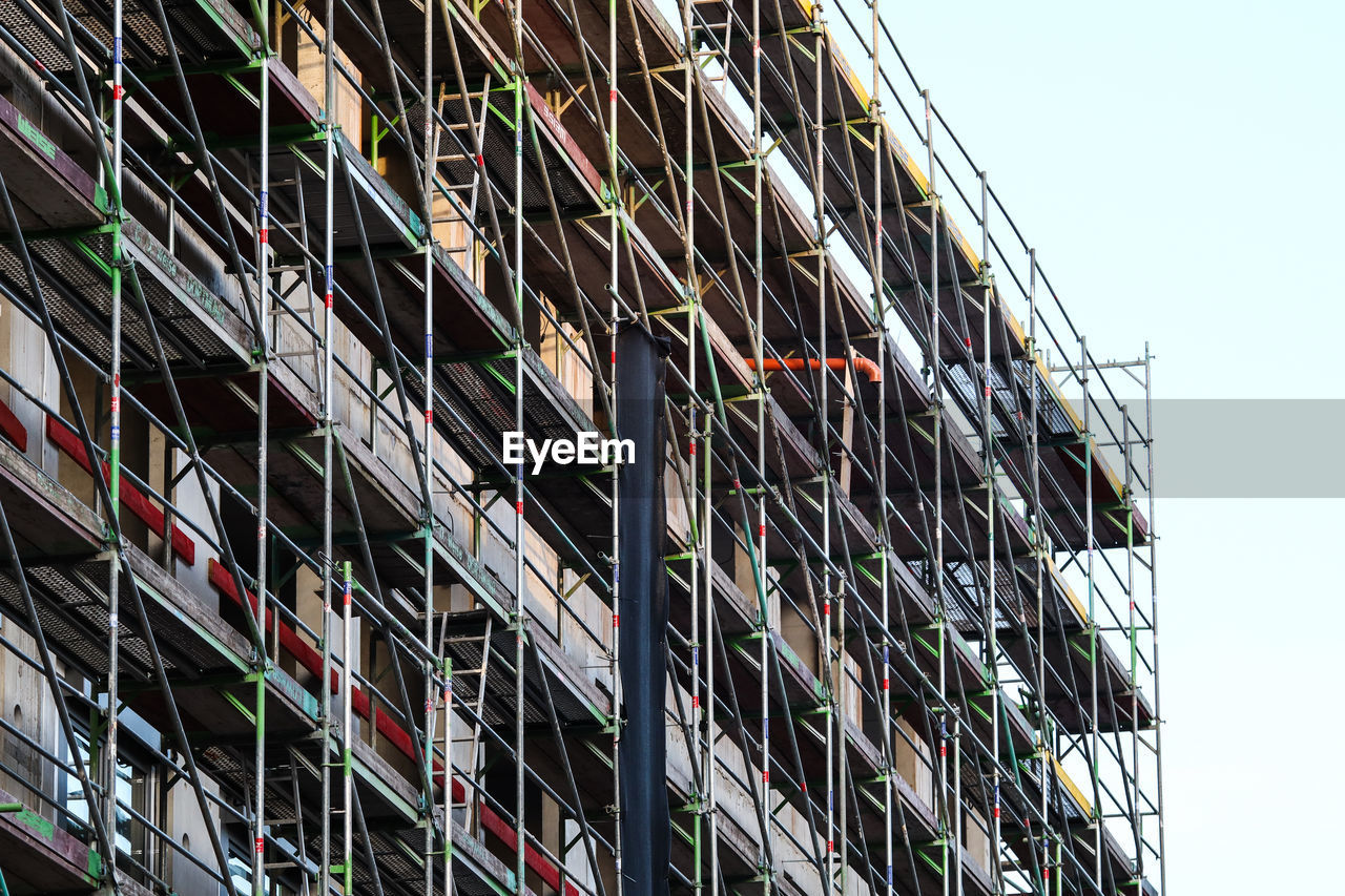 LOW ANGLE VIEW OF MULTI COLORED BUILDINGS AGAINST SKY