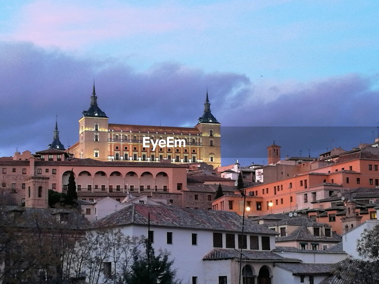 VIEW OF ILLUMINATED CITYSCAPE AGAINST SKY