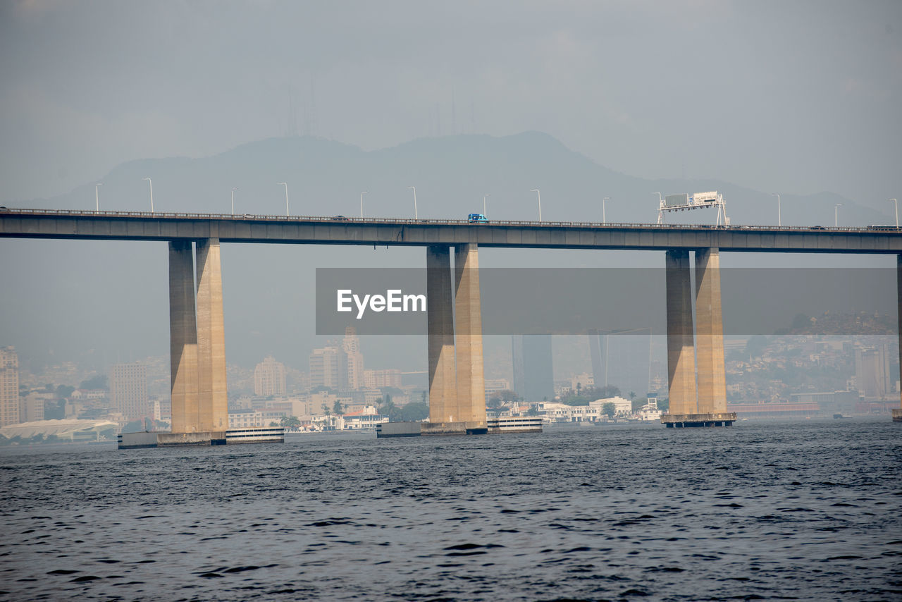 Rio-niteroi bridge, linking the two cities on the bay of guanabara