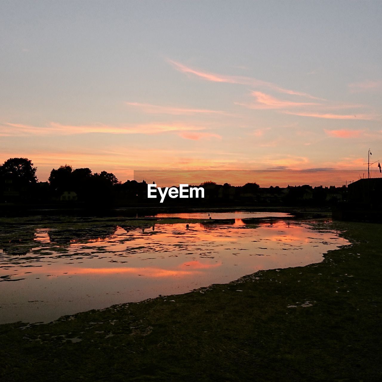 SCENIC VIEW OF LAKE AGAINST SKY DURING SUNSET