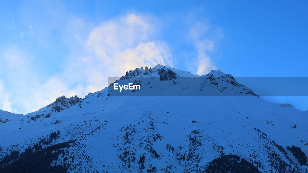 LOW ANGLE VIEW OF SNOWCAPPED MOUNTAIN AGAINST SKY