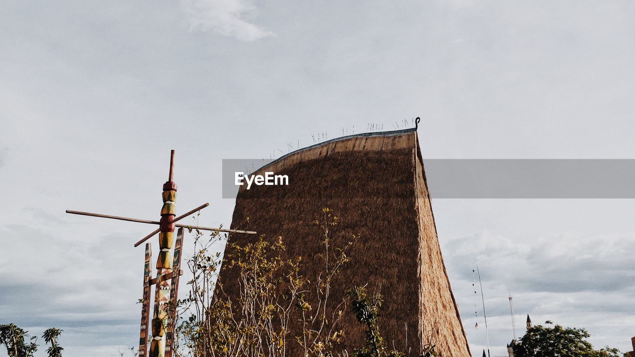 LOW ANGLE VIEW OF OLD RUSTY SHIP AGAINST SKY