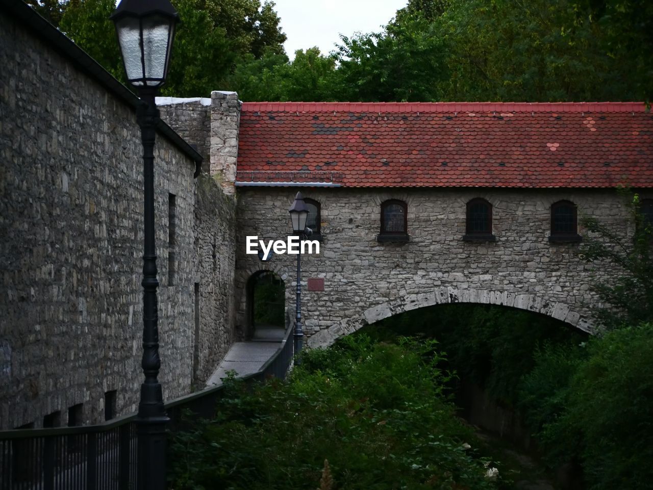 ARCH BRIDGE OVER BUILDINGS