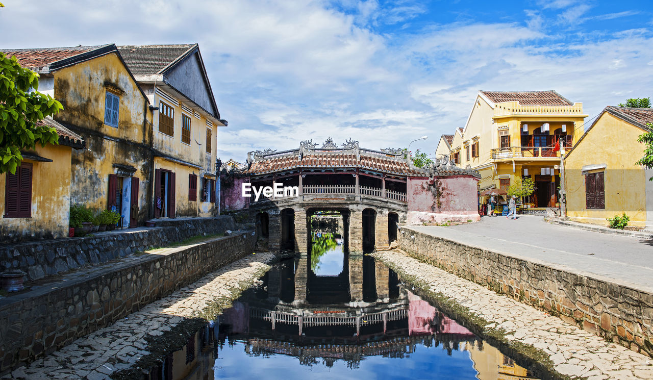 The iconic japanese covered bridge in hoi an