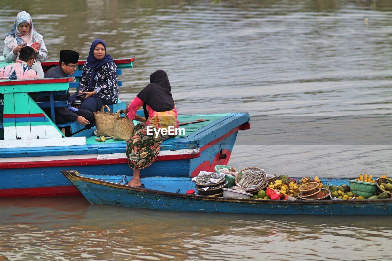 People selling fruits in boat 