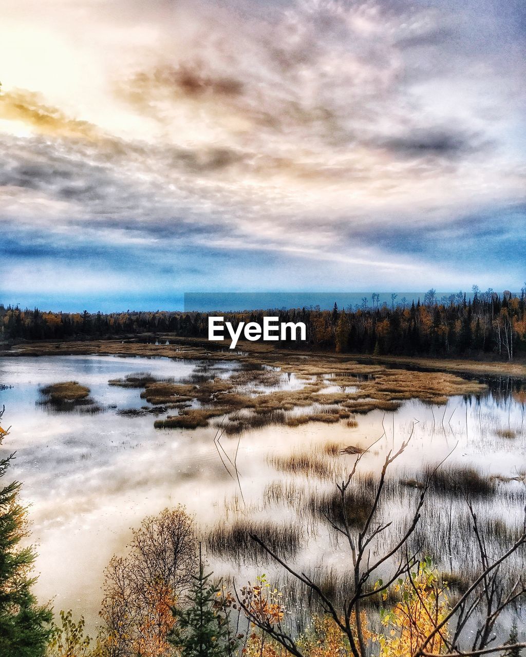 SCENIC VIEW OF LAKE IN WINTER