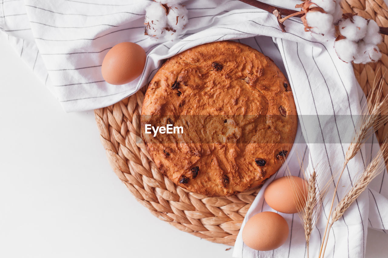 HIGH ANGLE VIEW OF EGG IN BASKET