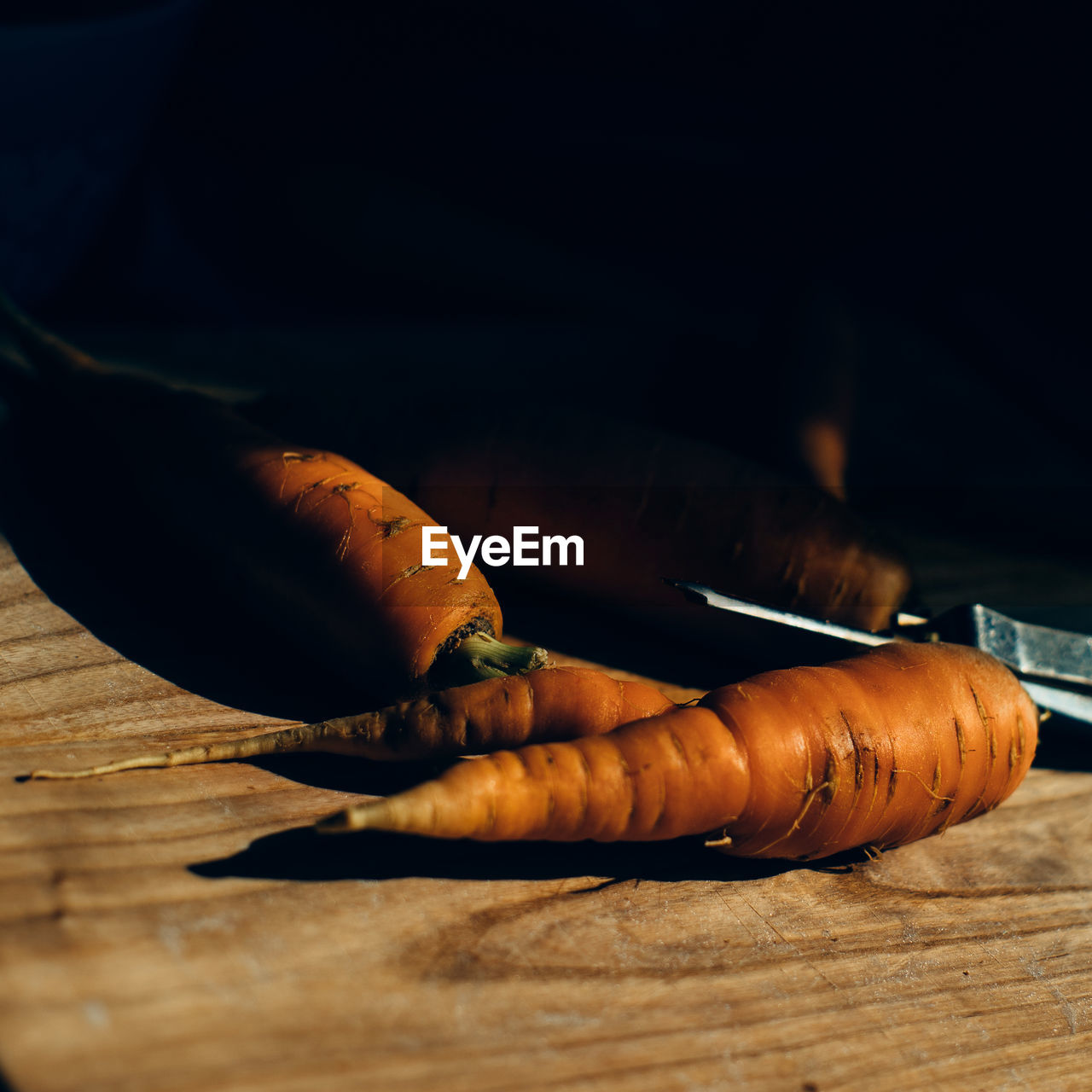 CLOSE-UP OF MEAT IN CONTAINER ON TABLE