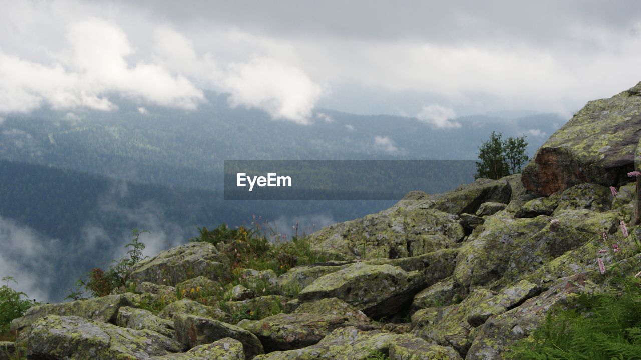 SCENIC VIEW OF MOUNTAIN RANGE AGAINST SKY