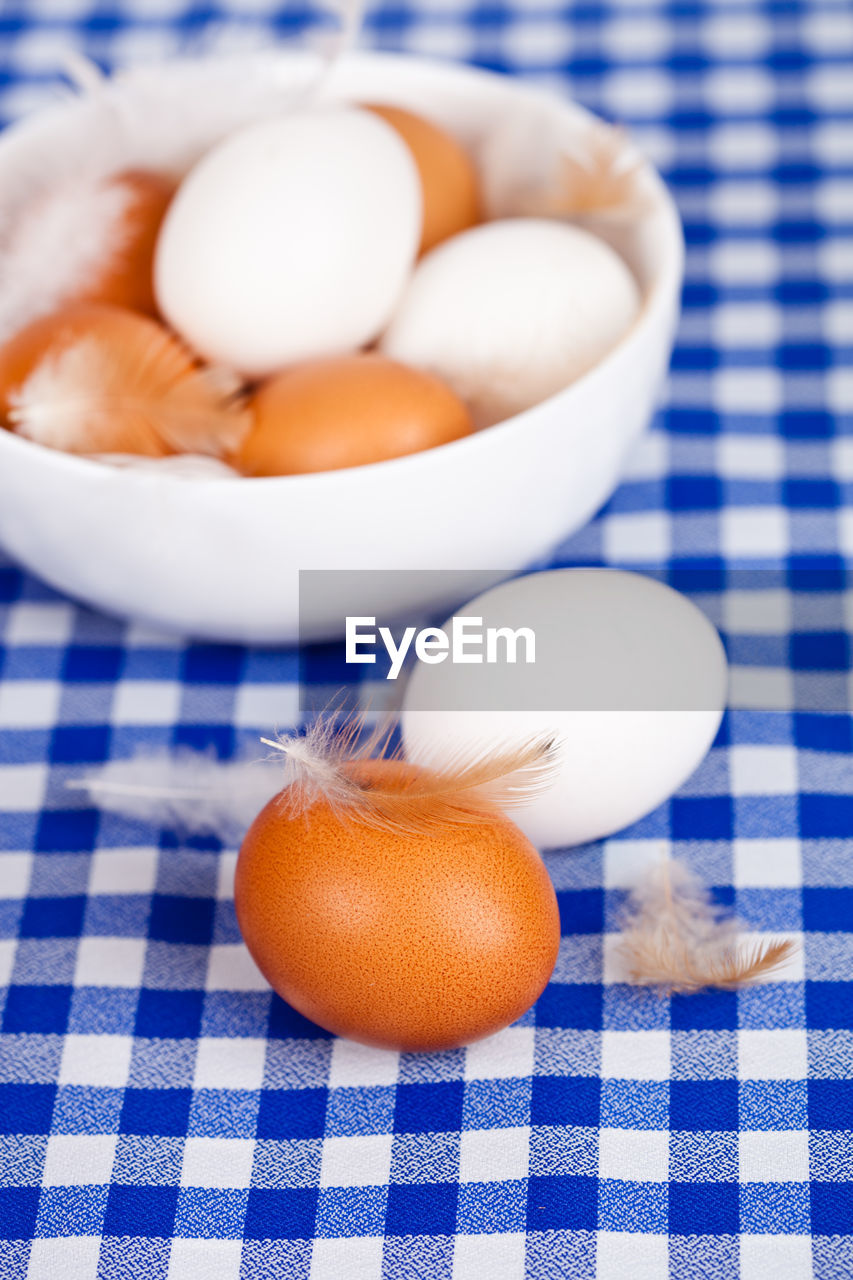 CLOSE-UP OF EGGS IN BOWL